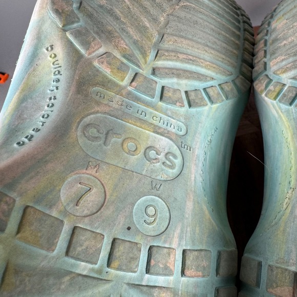 Crocs Classic Clog Marbled Blue Yellow Womens 9 Slip On Shoes Lightweight - Picture 7 of 7